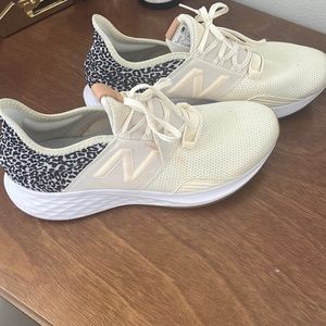 WOMEN'S NEW BALANCE ROAV V1 SLIP-ON SNEAKERS